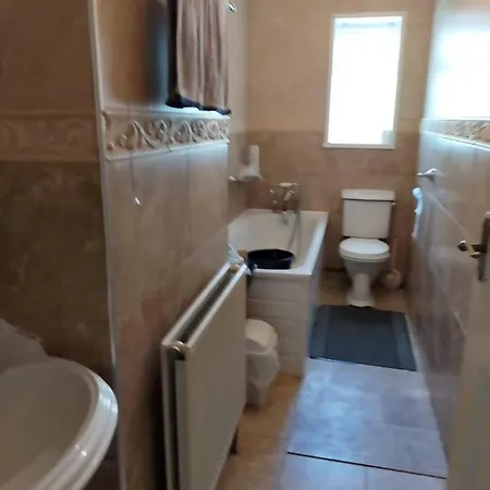 Pensión Paradise Apartment- Female Only Bradford (West Yorkshire)