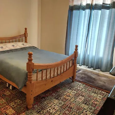 Pensión Paradise Apartment- Female Only Bradford (West Yorkshire)