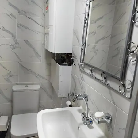 Paradise Apartment- Female Only Pensión 3*