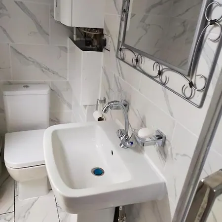 Paradise Apartment- Female Only Gæstehus Bradford (West Yorkshire)