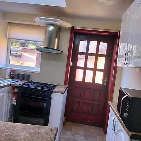 Paradise Apartment- Female Only Pensión Bradford (West Yorkshire)