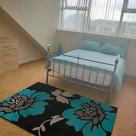 Paradise Apartment- Female Only Pensión