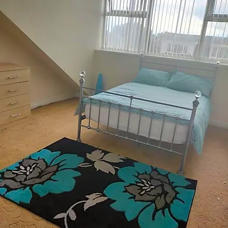 Paradise Apartment- Female Only Pensión Bradford (West Yorkshire)