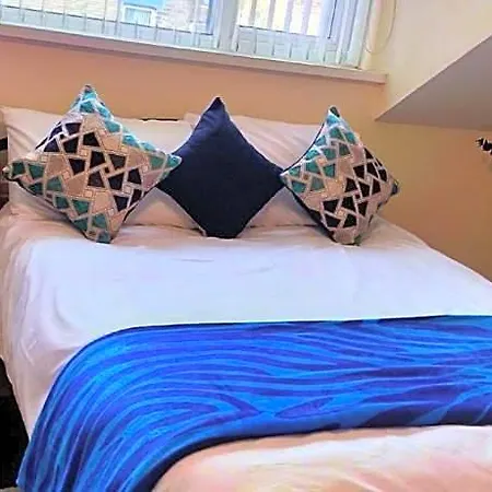 Paradise Apartment- Female Only Pensión 3*