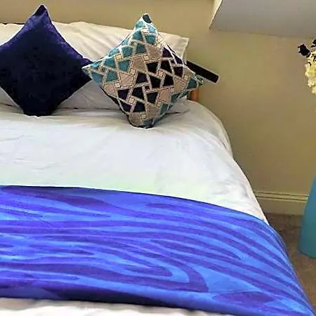 Paradise Apartment- Female Only 3*