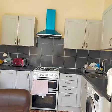Paradise Apartment- Female Only Pensión