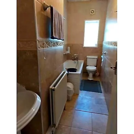Paradise Apartment- Female Only 3* Bradford (West Yorkshire)