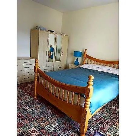 Paradise Apartment- Female Only Pensión 3*