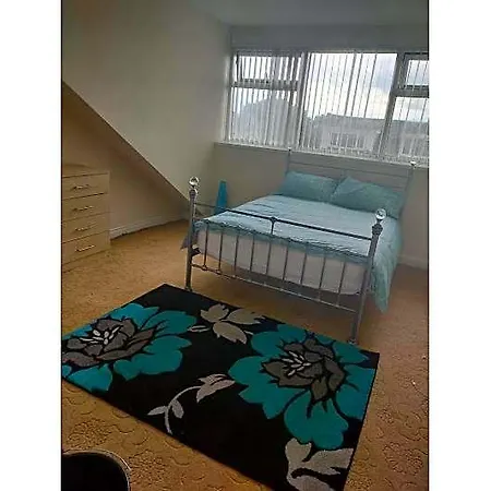 Paradise Apartment- Female Only 3*