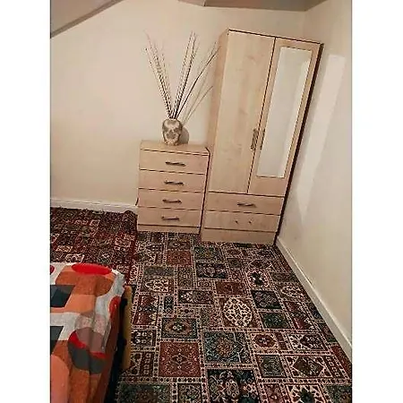 Paradise Apartment- Female Only