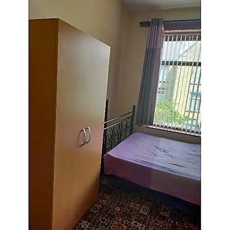 Paradise Apartment- Female Only 3* Bradford (West Yorkshire)