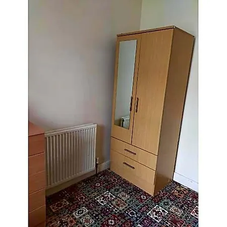 Pensión Paradise Apartment- Female Only Bradford (West Yorkshire)