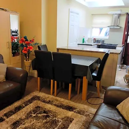 Pensión Paradise Apartment- Female Only 3*