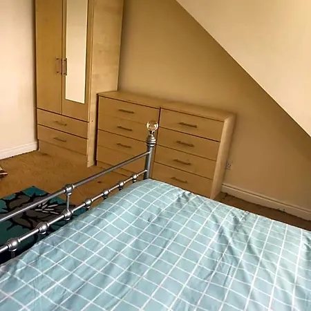Guest house Paradise Apartment- Female Only Bradford (West Yorkshire)