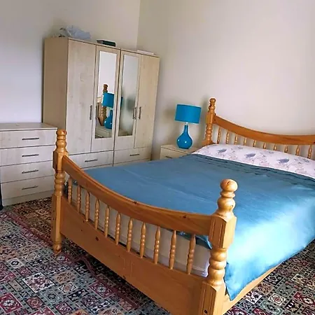 Paradise Apartment- Female Only Bradford (West Yorkshire)
