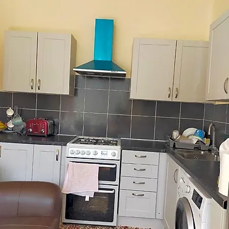 Paradise Apartment- Female Only Pensión 3*