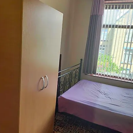 Paradise Apartment- Female Only 3* Bradford (West Yorkshire)