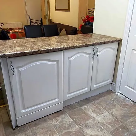 Paradise Apartment- Female Only Bradford (West Yorkshire)