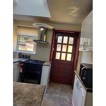 Paradise Apartment- Female Only Pensión Bradford (West Yorkshire)