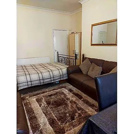 Pensión Paradise Apartment- Female Only