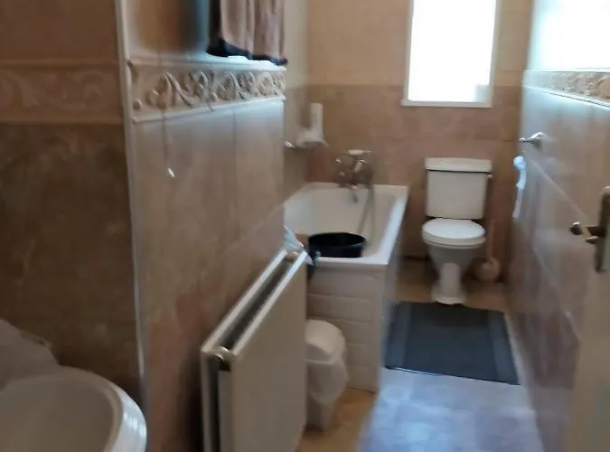 Gasthof Paradise Apartment- Female Only Bradford (West Yorkshire)