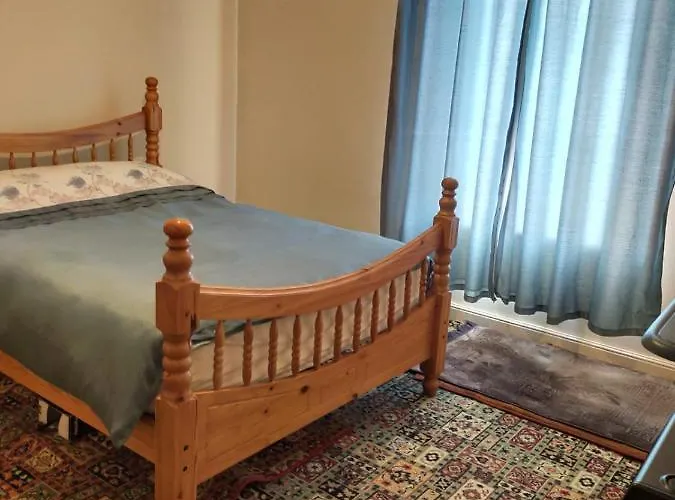 Guest house Paradise Apartment- Female Only Bradford (West Yorkshire)