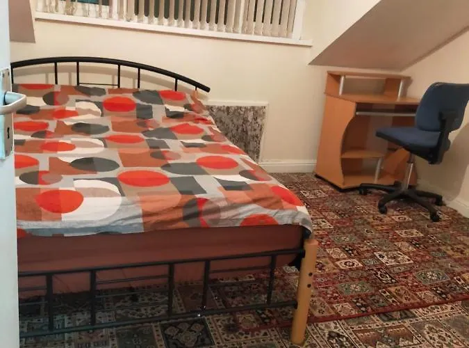 Paradise Apartment- Female Only