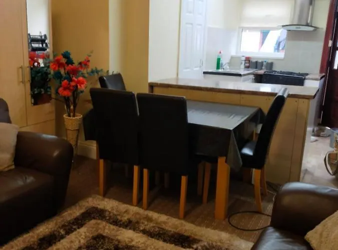 Paradise Apartment- Female Only Vendégház 3*