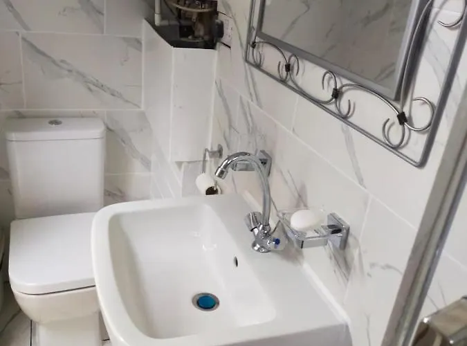 Paradise Apartment- Female Only Vendégház Bradford