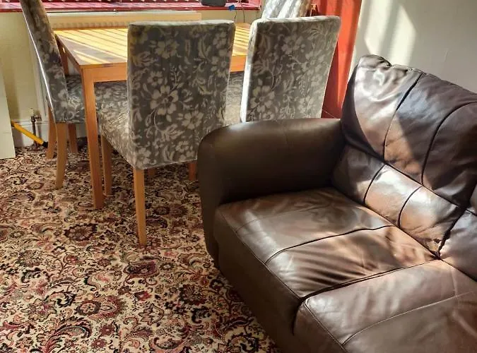 Paradise Apartment- Female Only 3* Bradford