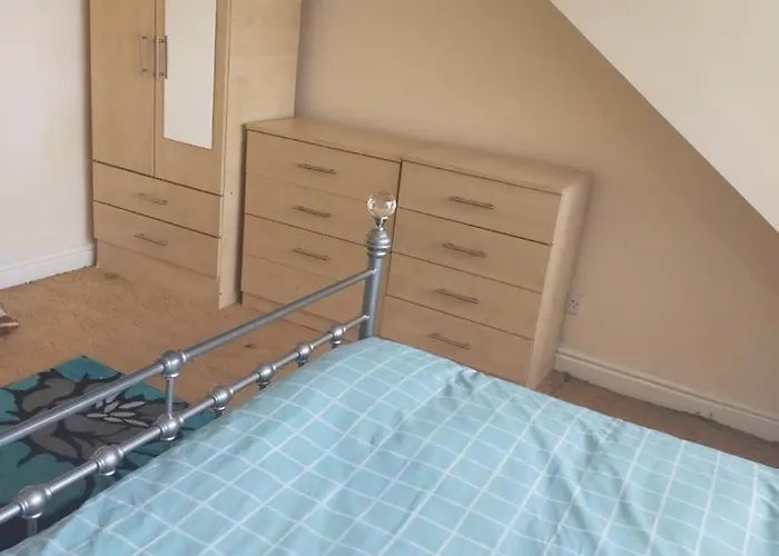 Paradise Apartment- Female Only Vendégház Bradford